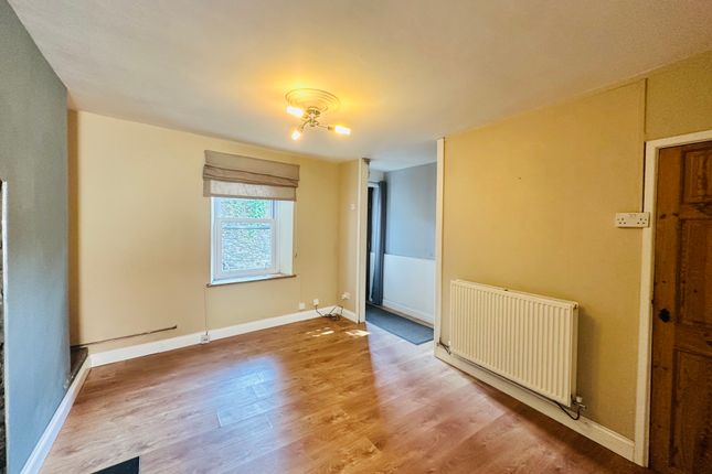 2, Greyhound Lane, Llantrisant photo 4