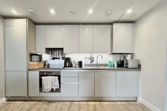 2 Auriol Drive, Uxbridge photo 3