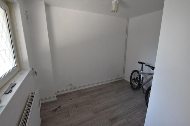 Thumbnail Property to rent in Lampeter Square, Hammersmith, London
