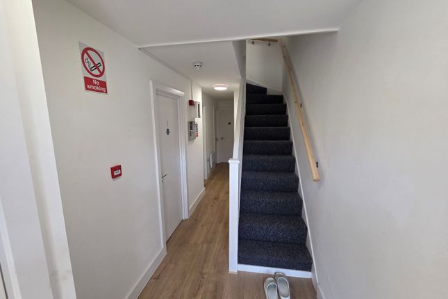 183 Nimrod Road, London photo 2