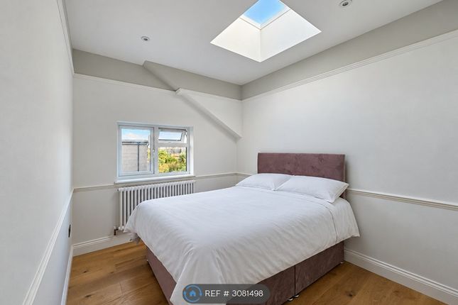 Teddington photo 4