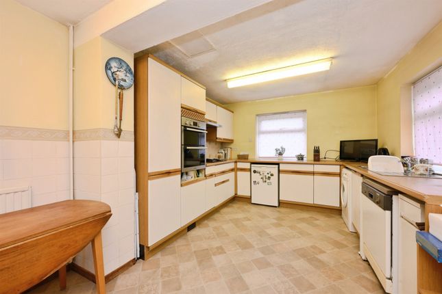 18, Upper Park, HARLOW photo 3