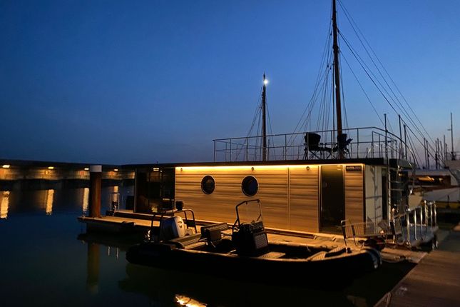 Waterlodge Oasis 6 Brighton Marina Village, Brighton photo 3