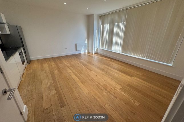 Flat, Cornwall House High Street, Slough photo 3