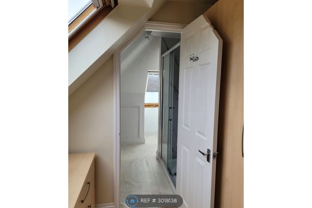 A Mabel Street, Woking photo 5