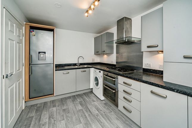8, Dariel Close, Slough photo 4