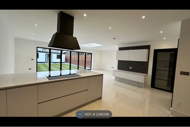 Tolworth Rise North, Surbiton photo 3