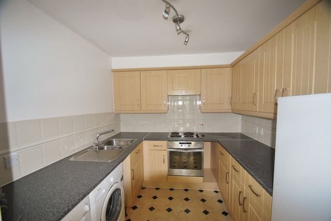 Flat to rent in Lords Mill Court, Waterside, Chesham, Buckinghamshire