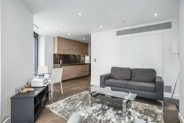 Thumbnail Flat for sale in Chronicle Tower, City Road, Angel, London