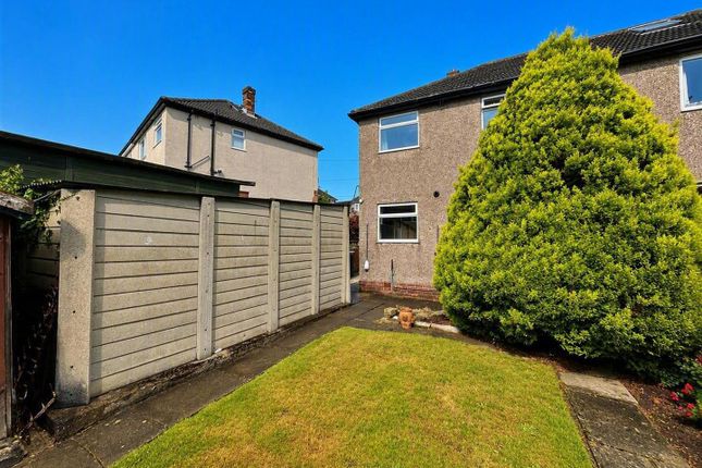 67, Warrenside, Huddersfield photo 4