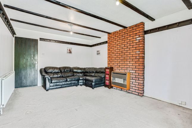 22, Blackthorn Way, Wakefield photo 4