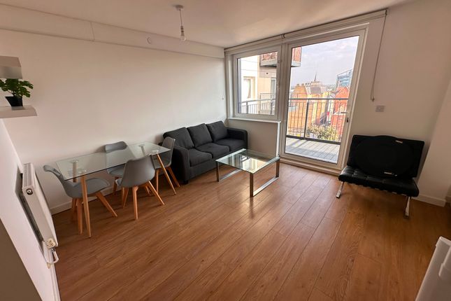 46 Nova House, 1 Buckingham Gardens,, Slough photo 2