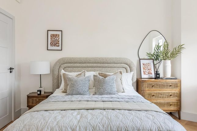Flat 3, Evergreen Place, London photo 4