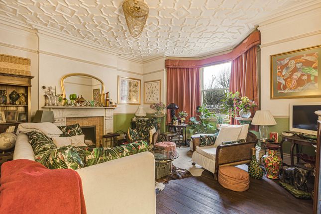 5-bed detached on 6 Okus Road, Swindon, £680,000