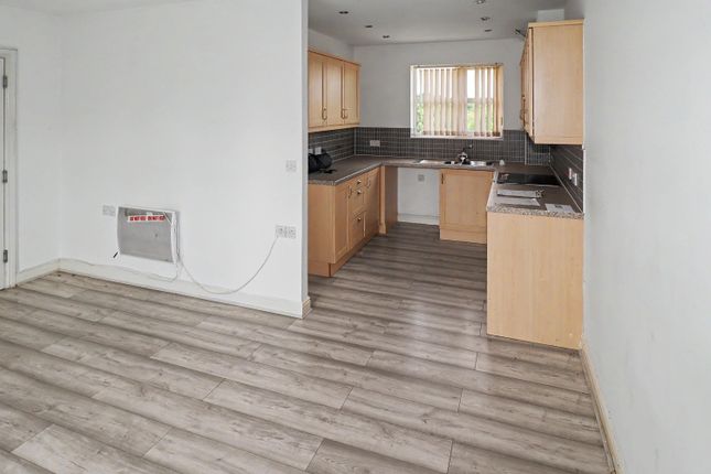 19 Marlington Drive (and parking space), Huddersfield photo 4