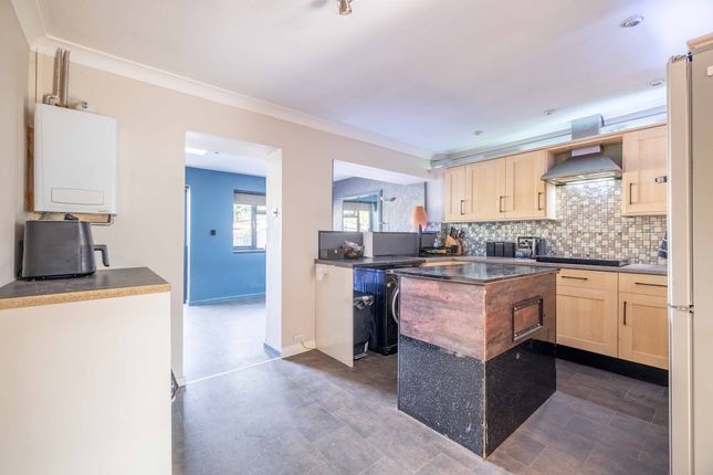47, Salt Hill Way, Slough photo 4