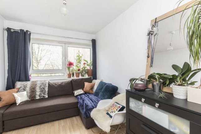Flat 46, Stafford Cripps House, Clem Attlee Court, London photo 2