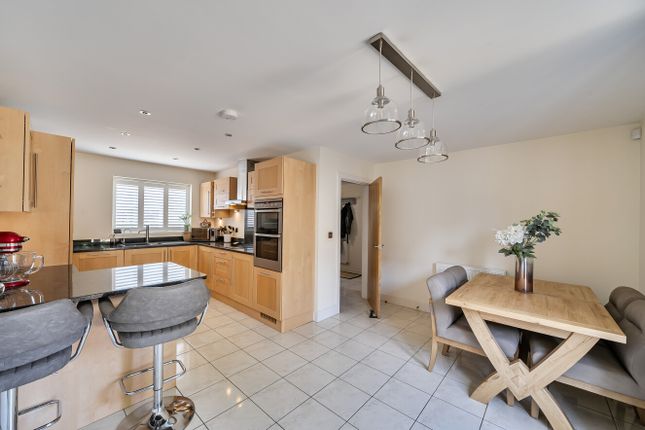 11, Charlotte Close, Shrivenham, Swindon photo 3