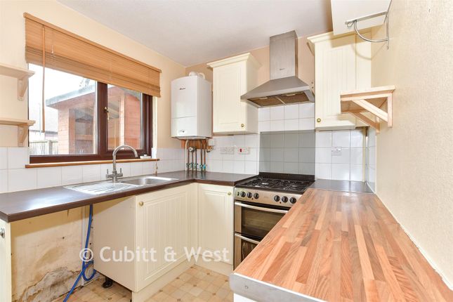 8, Galahad Road, Crawley photo 4