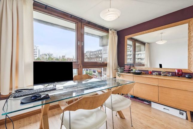 Flat for sale in Barbican, London