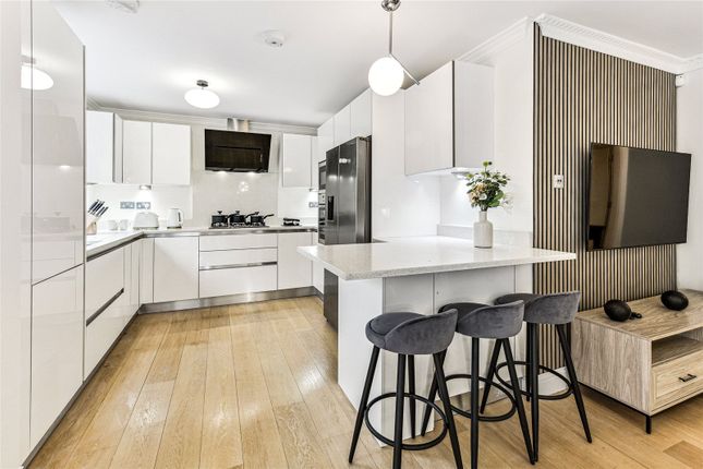 Flat to rent in Pullman Court, 65 Drayton Gardens, London