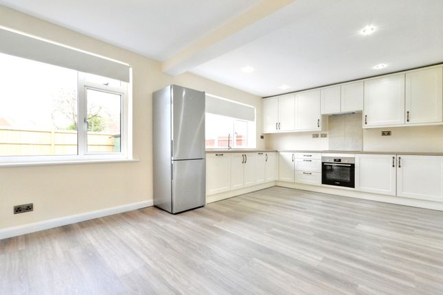 58, Oaklands Lane, St Albans photo 4
