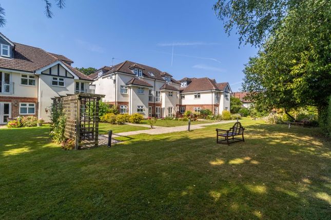 27 Wren Court, Limpsfield Road, Warlingham photo 4