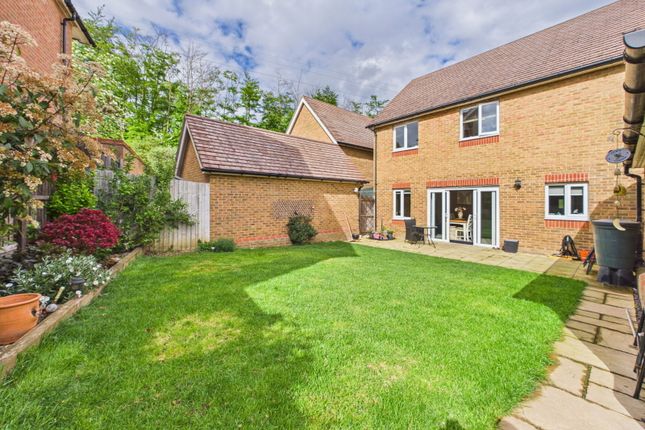 27 The Timbers, Halling, Rochester photo 3