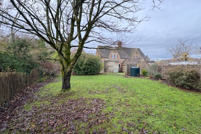 2 Batemans Cottage,, Siddington, Gloucestershire photo 2