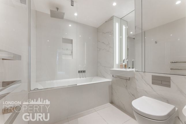 Flat for sale in South Quay Plaza, London