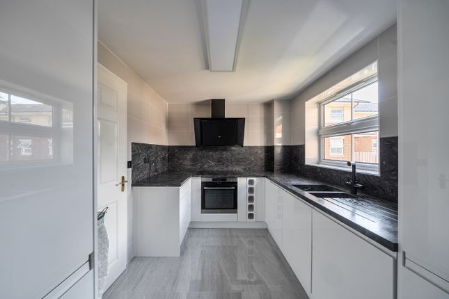62, Rollesbrook Gardens, Hampshire photo 4