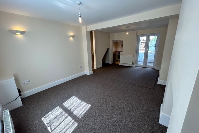 11, Oxford Terrace, Gloucester photo 3