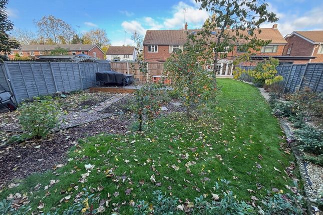 37, Lowbell Lane, St Albans photo 2