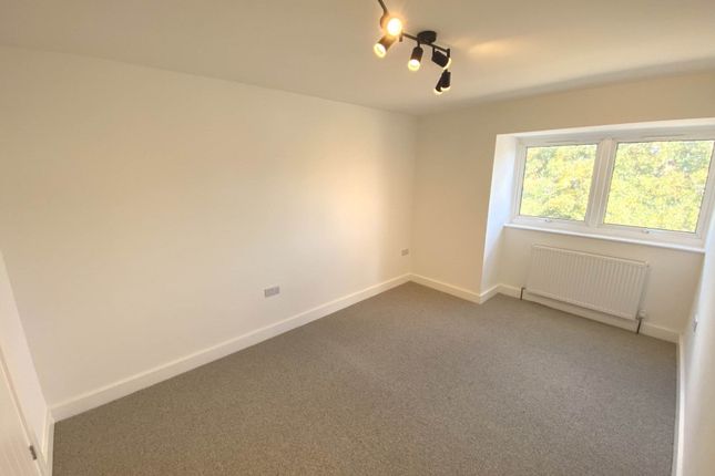 Flat 2, Bairstow Close, Borehamwood photo 4