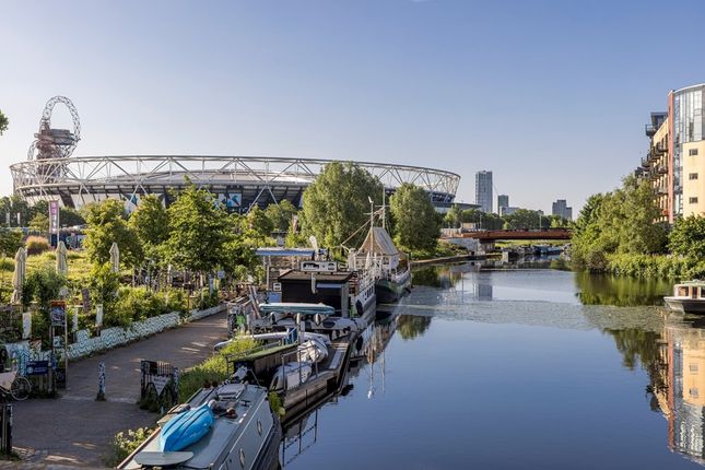 A Short Walk To The The London Stadium