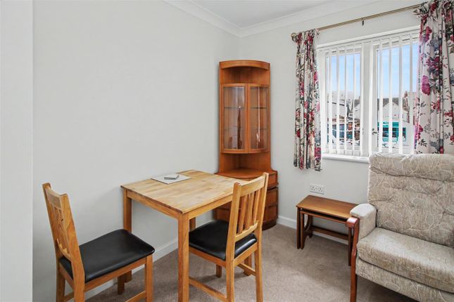 18 Castle Court, Chancery Lane, Thrapston photo 4