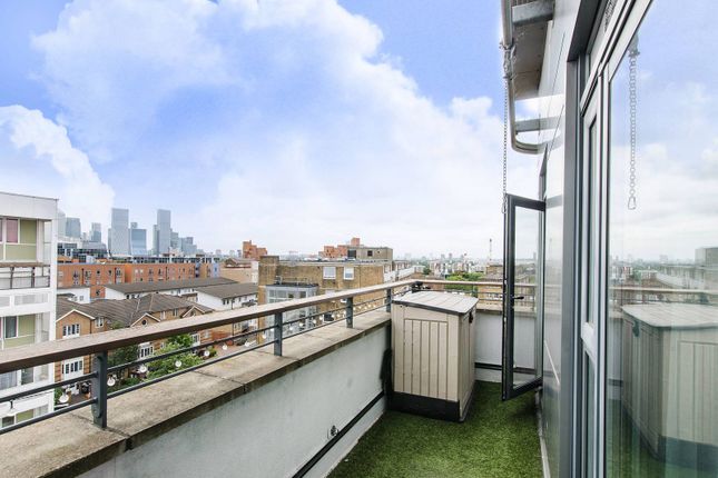 Flat for sale in Cable Street, Limehouse, London