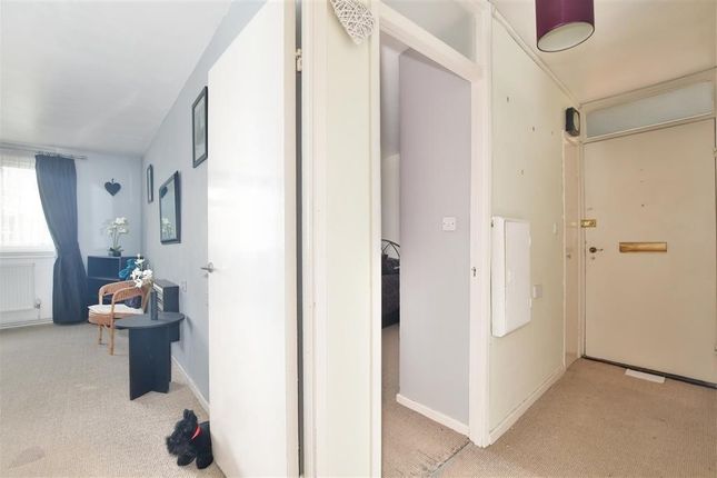 27, Chigwell photo 5
