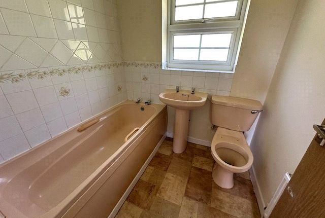 14, Magpie Way, Telford photo 5