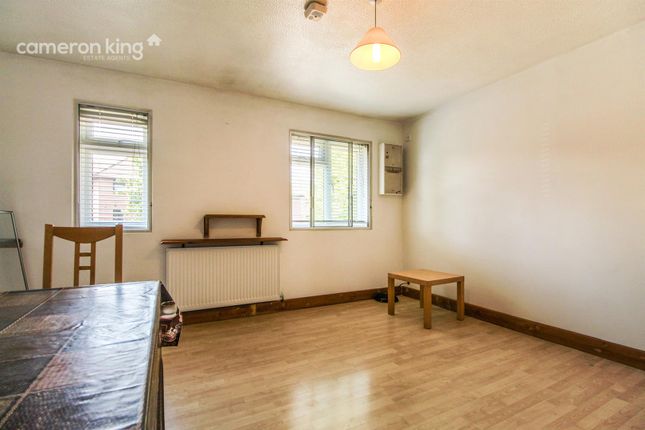 119, Vicarage Way, Slough photo 2