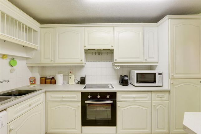 28 Maple Cottages, Derby photo 3
