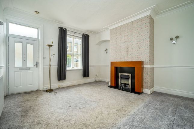 54 Smithy Carr Lane, Brighouse photo 2