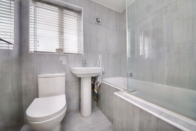 Town house for sale in Holmes Wood Close, Wigan, Lancashire