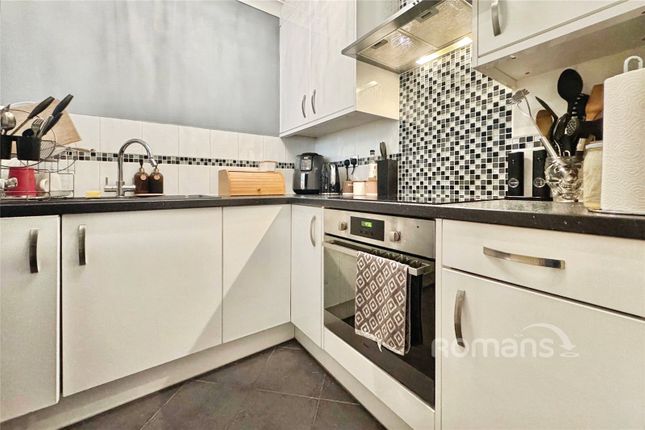 Flat 4, Manuka Court, 142, High Street, Berkshire photo 3