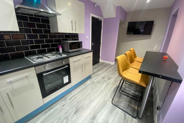 Thumbnail Shared accommodation to rent in Buckley Lane, Bolton