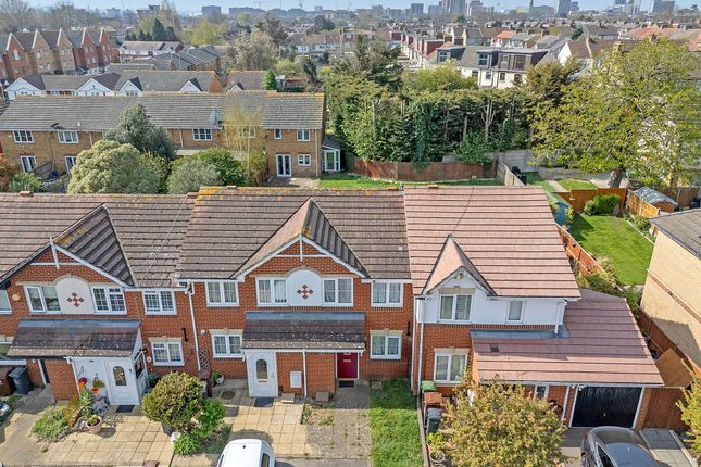 11 Champness Road, Barking photo 3