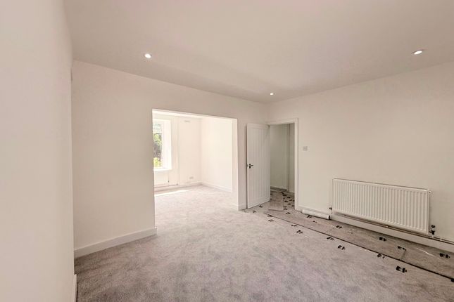 96 Park Road, Treorchy photo 4