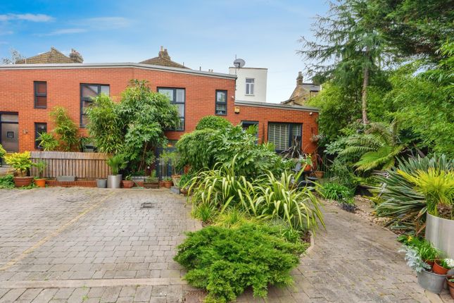Mews house for sale in Vaughan Road, Brixton Camberwell