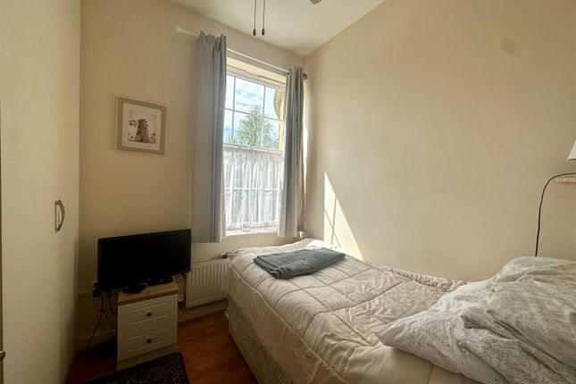 Flat for sale in Greenwich Way, Waltham Abbey