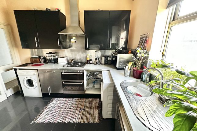 Flat for sale in Hornsey Park Road, London